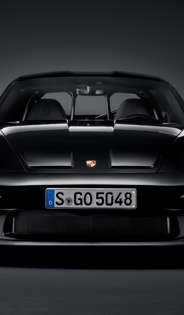 Вид спереди на автомобиль Porsche 911 ST 2023  года