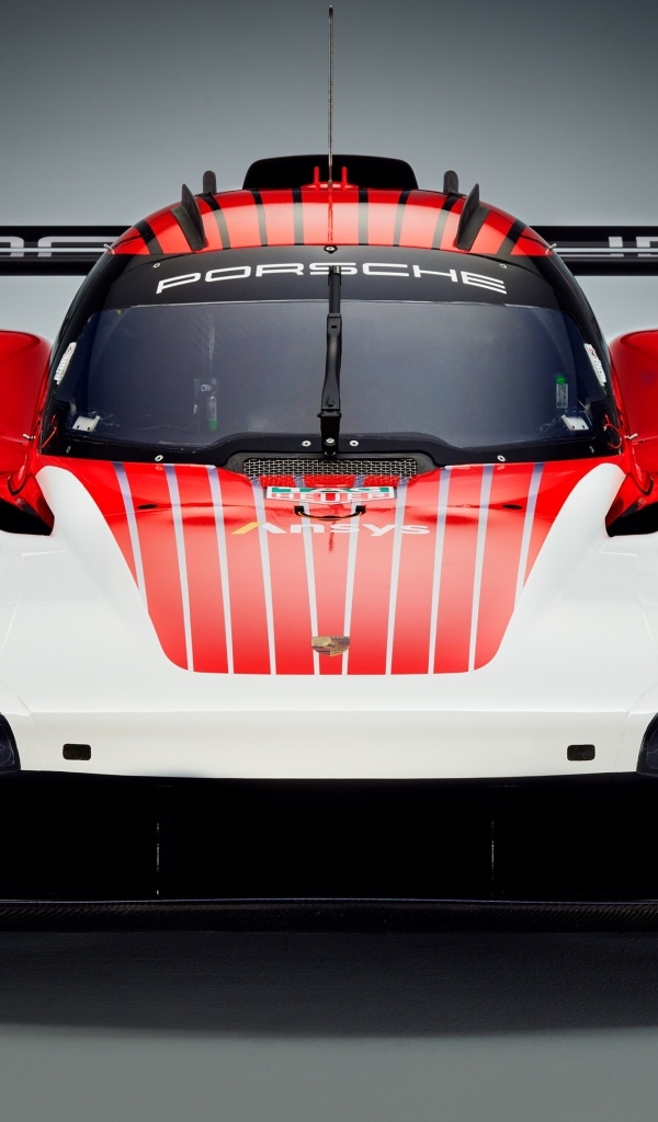 Спортивный гоночный автомобиль Porsche 963 Prototype вид спереди