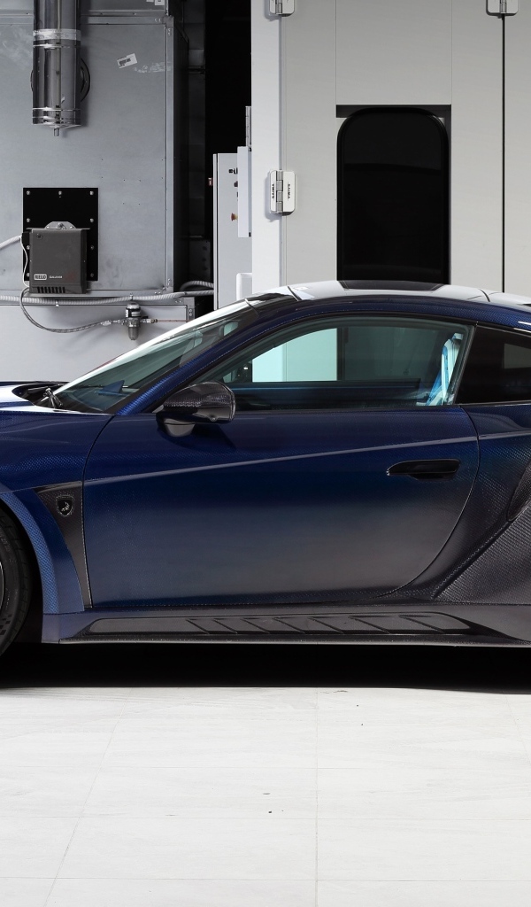 Вид сбоку на автомобиль Porsche 911 Turbo S Stinger GTR