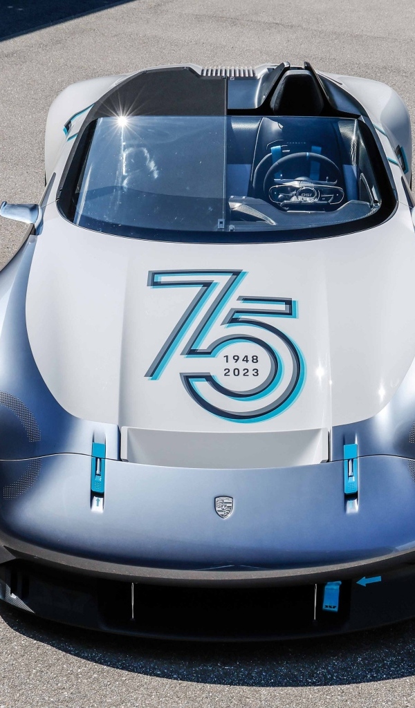 Вид сверху на гоночный автомобиль Porsche Vision 357 Speedster