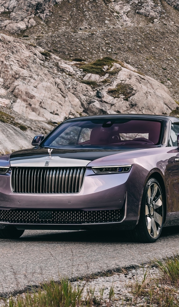 Автомобиль Rolls-Royce Amethyst Droptail 2023 года в горах
