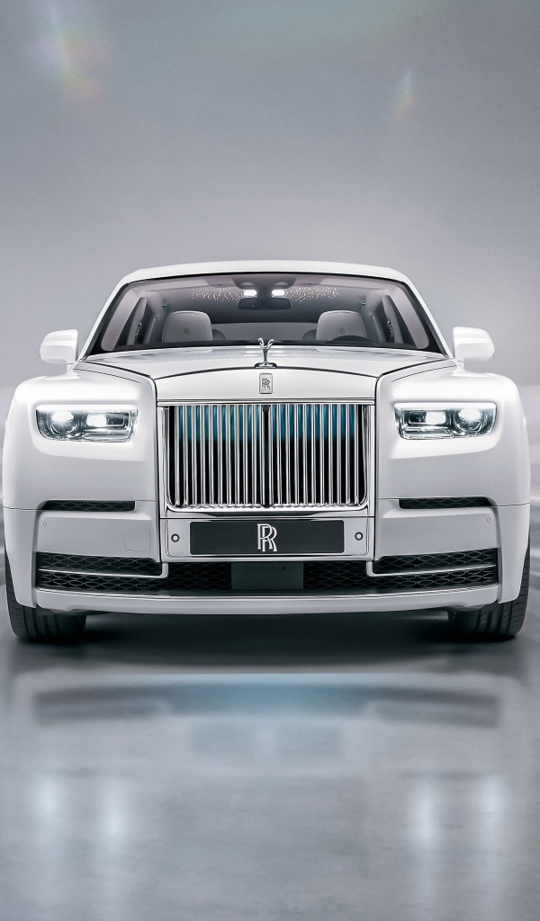 Автомобиль Rolls-Royce Phantom EWB Platino вид спереди