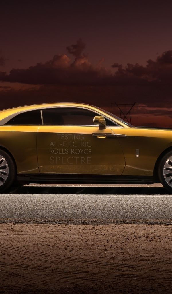 Автомобиль Rolls-Royce Spectre вид сбоку