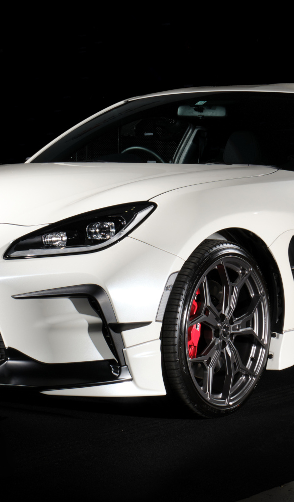 Белый автомобиль Toyota GR 86 GR Parts Concept 2023 года