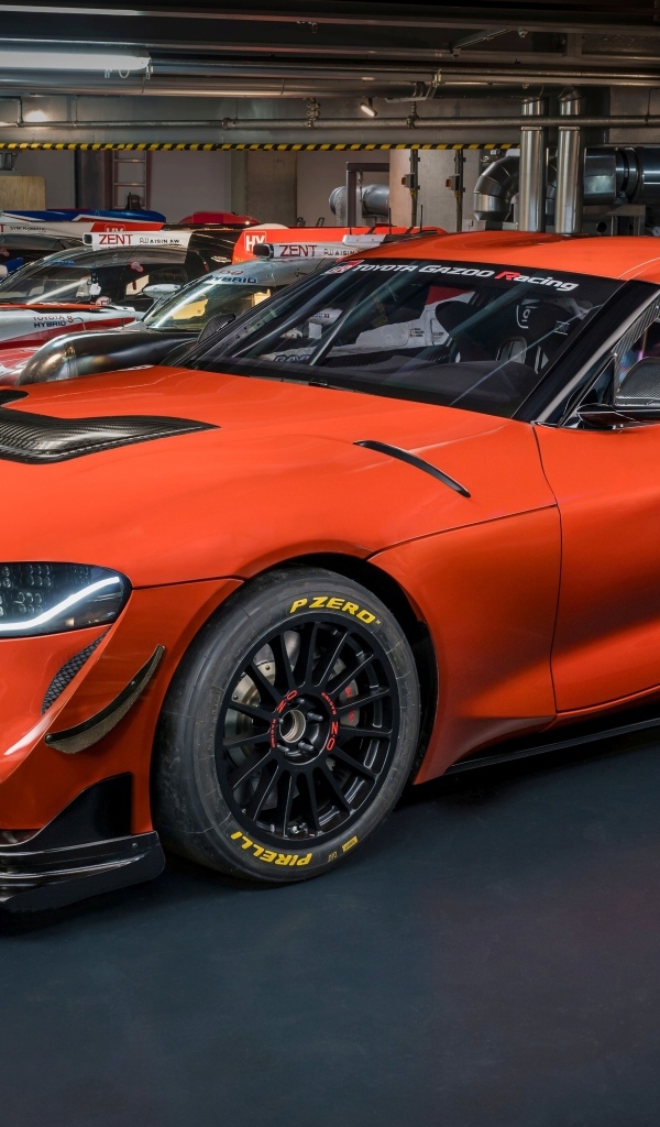 Быстрый красный автомобиль Toyota GR Supra GT4 100 Edition 2023 года
