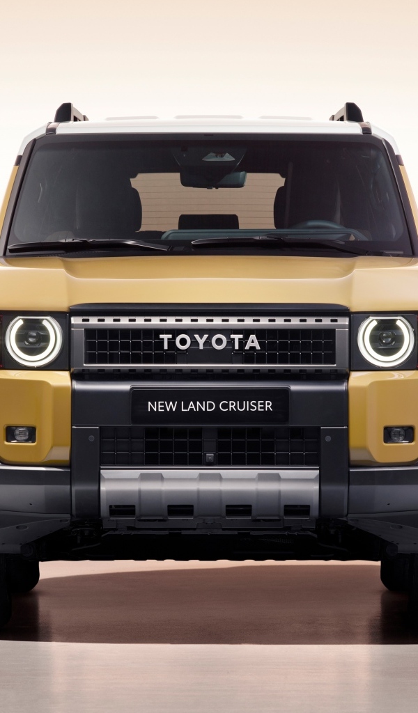 Вид спереди на автомобиль Toyota Land Cruiser First Edition 2023 года