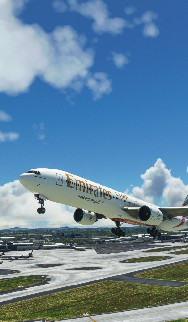 Взлет пассажирского Boeing 777-300ER