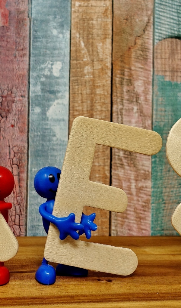 Деревянная буквы с надписью да