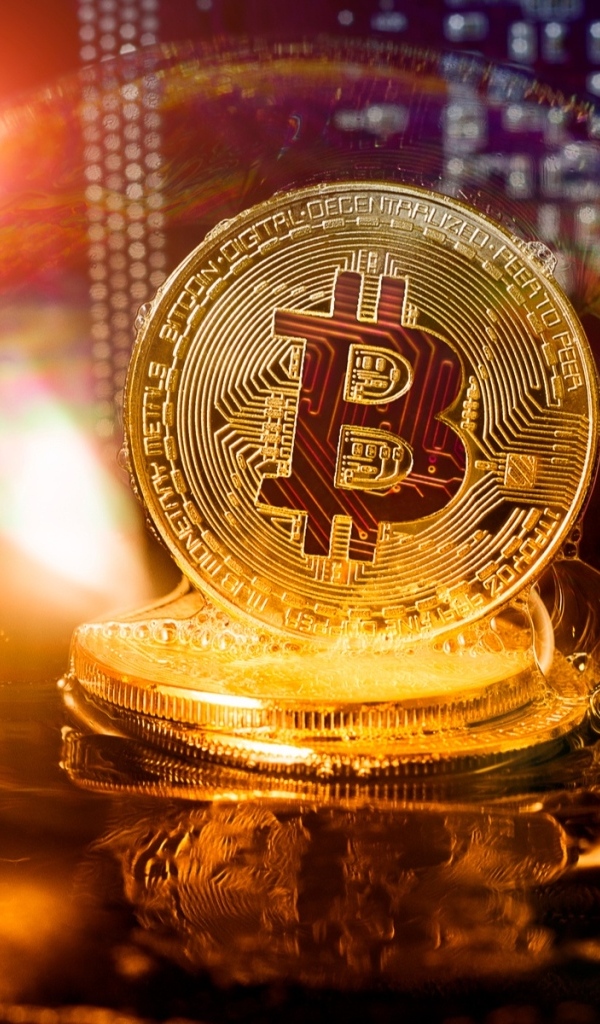 Монета биткоин в мыльном пузыре