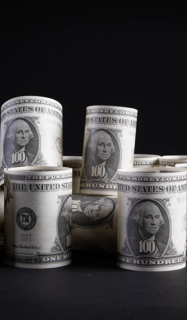 Доллары на черном фоне