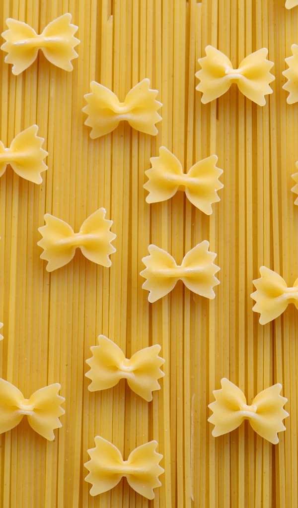 Макароны в форме бантиков со спагетти 