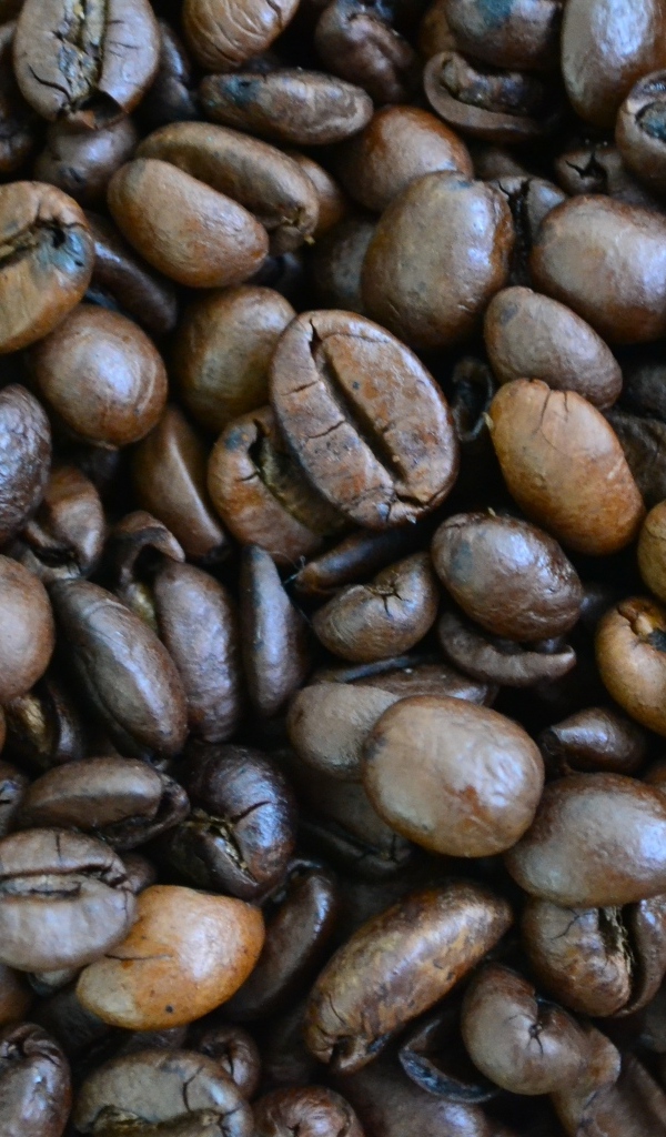 Большие ароматные жареные зерна кофе