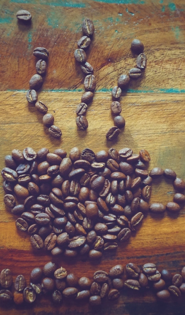 Кружка выложена из зерен кофе