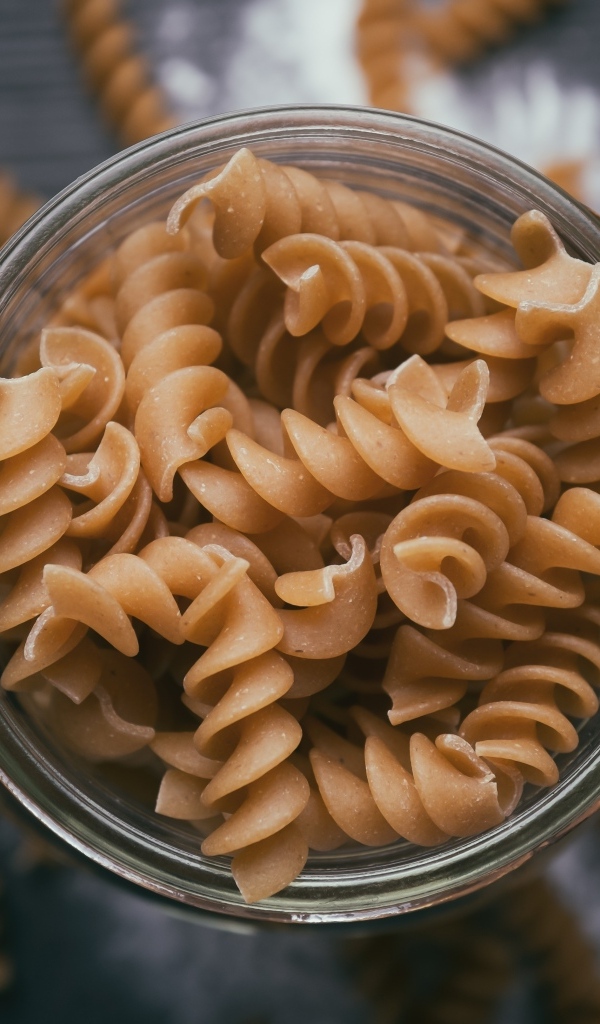 Макароны в стеклянной банке вид сверху