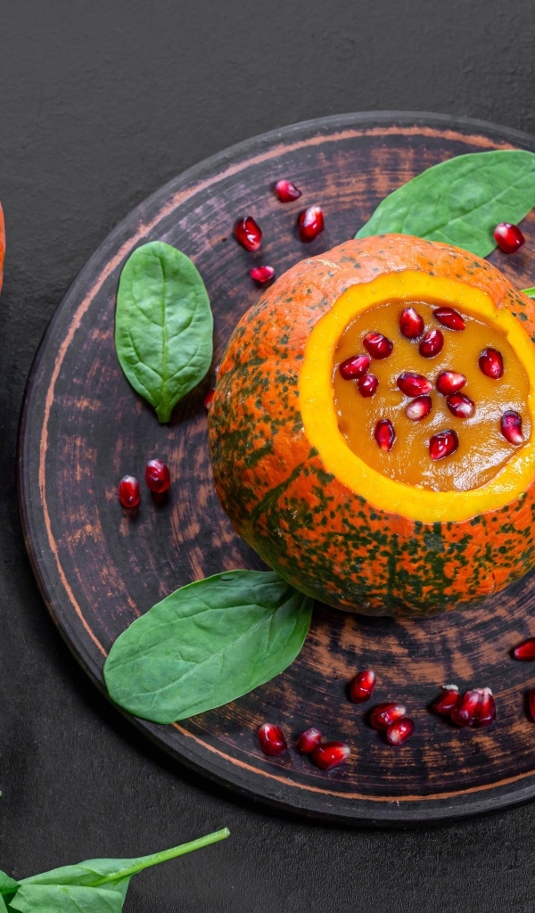 Тыквенная каша с зернами граната и базиликом