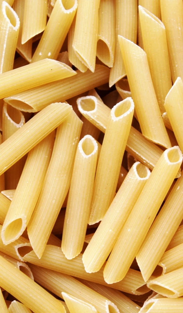 Сырые макароны крупным планом