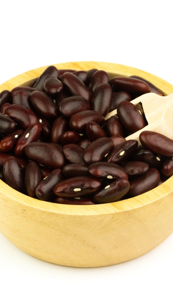 Красная фасоль на белом фоне