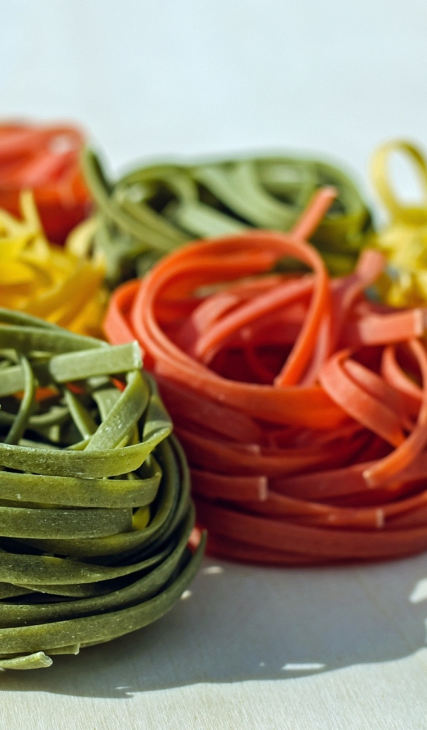 Паста тальятелле разного цвета