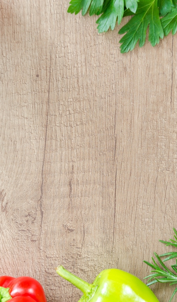 Овощи на деревянном фоне 
