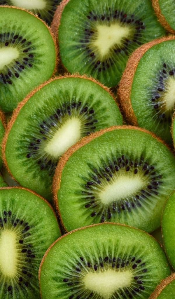 Много кругов нарезанного киви