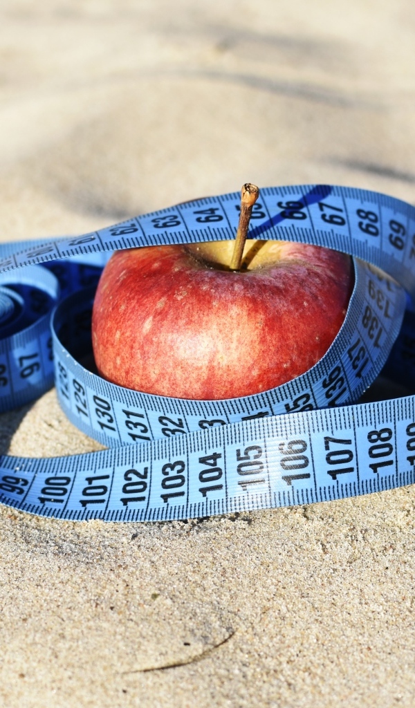 Красное яблоко для здорового питания