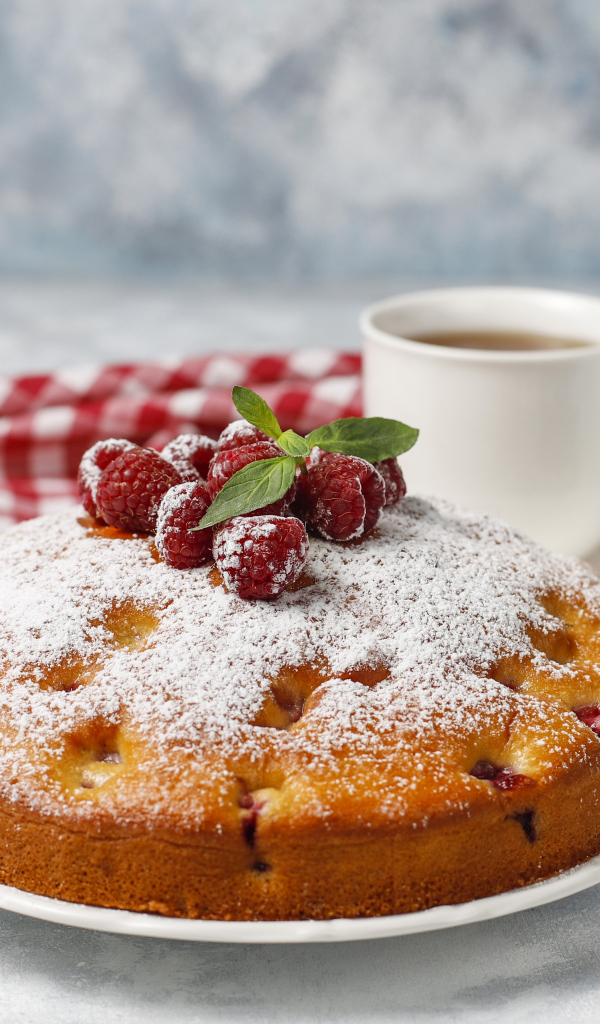 Аппетитный сладкий пирог с малиной