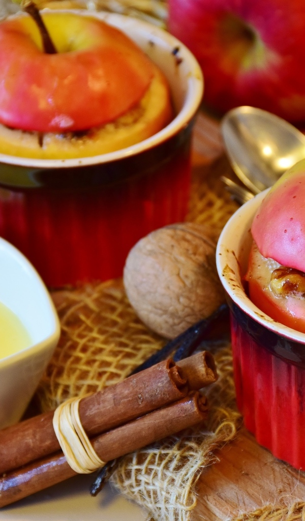 Яблоки запеченные с творогом и орехами