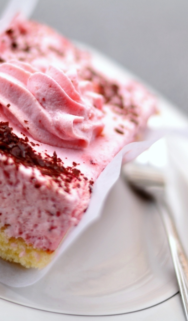 Торт с розовым клубничным муссом