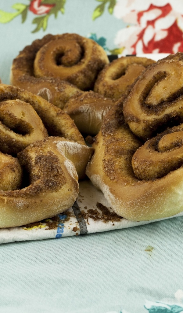 Сладкие рулеты с корицей