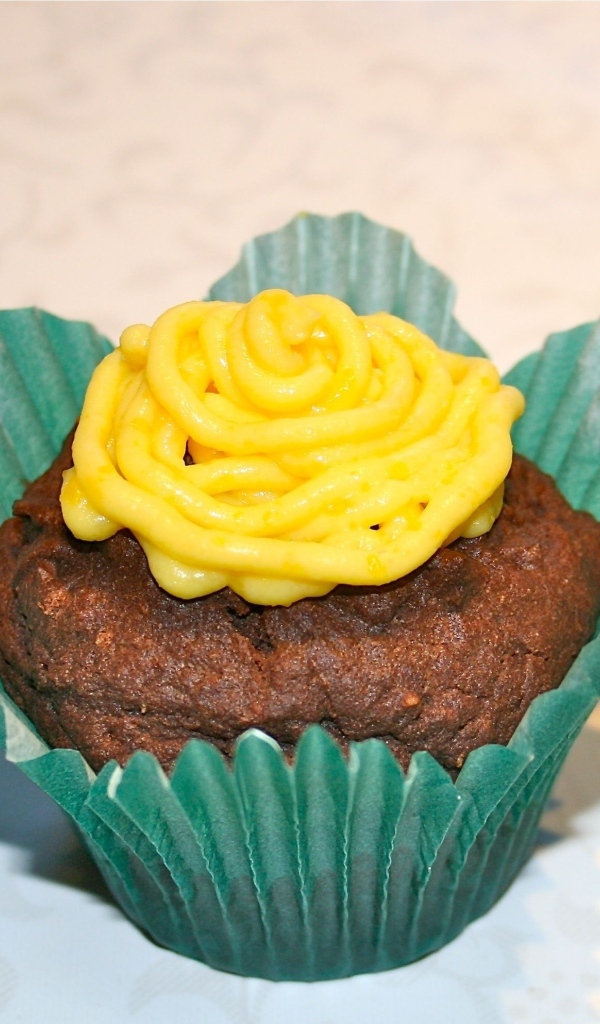 Аппетитный маффин с лимонным кремом