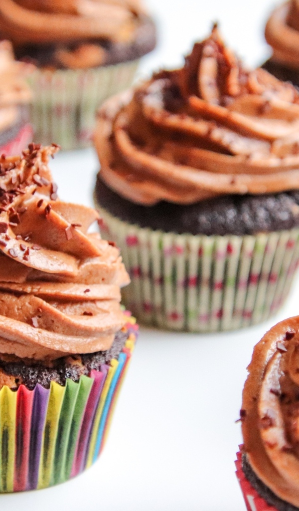 Свежие капкейки с шоколадным кремом