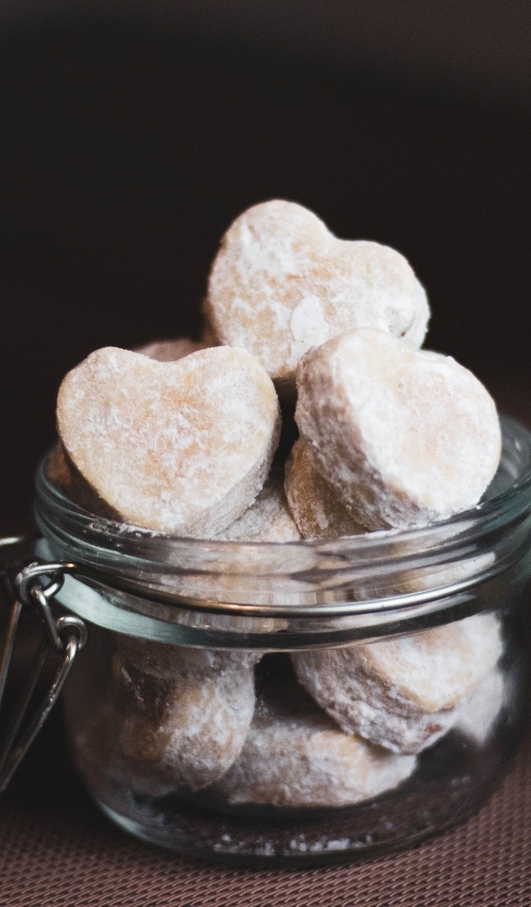 Пряники в форме сердца  в стеклянной банке