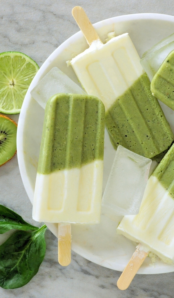 Мороженое на палочке с киви и лаймом