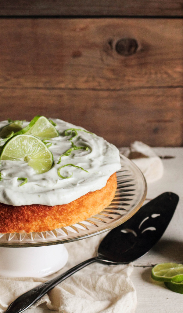 Пирог с кремом и лаймом