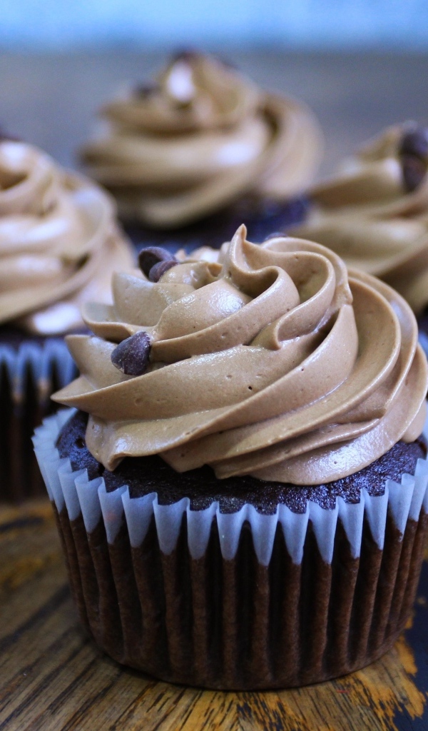 Маффины с кремом и шоколадной крошкой