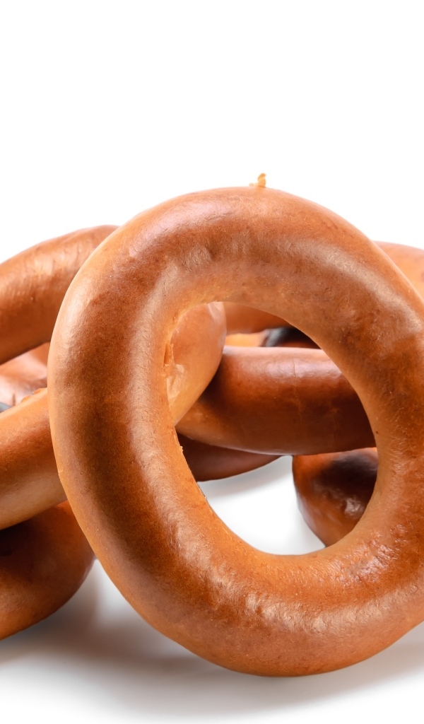 Круглые бублики на белом фоне