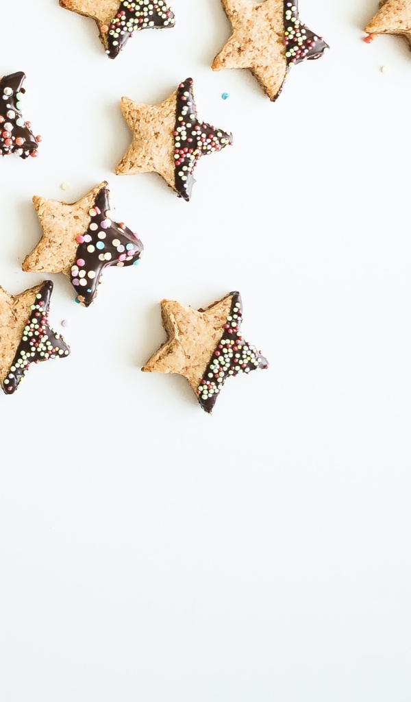 Печенье звездочки на белом фоне