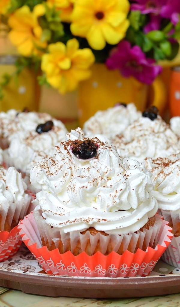 Сладкие маффины с воздушным кремом