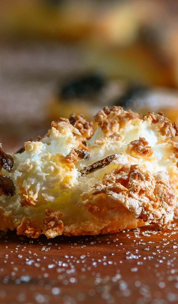 Сладкое сахарное печенье на столе