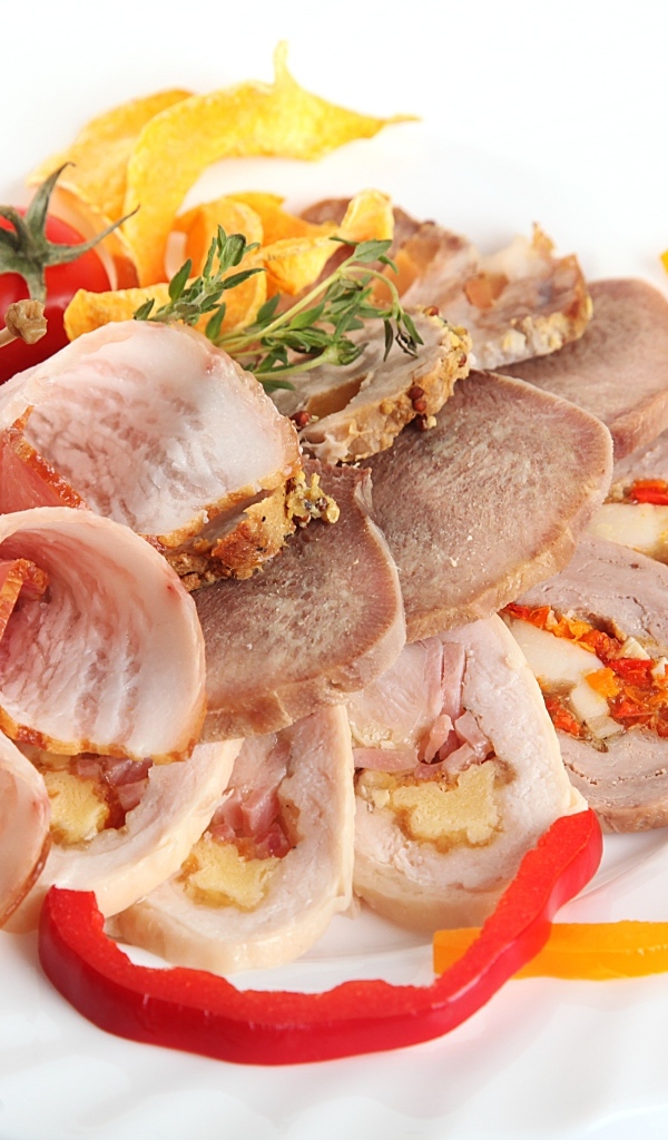 Тарелка с ветчиной и сладким перцем