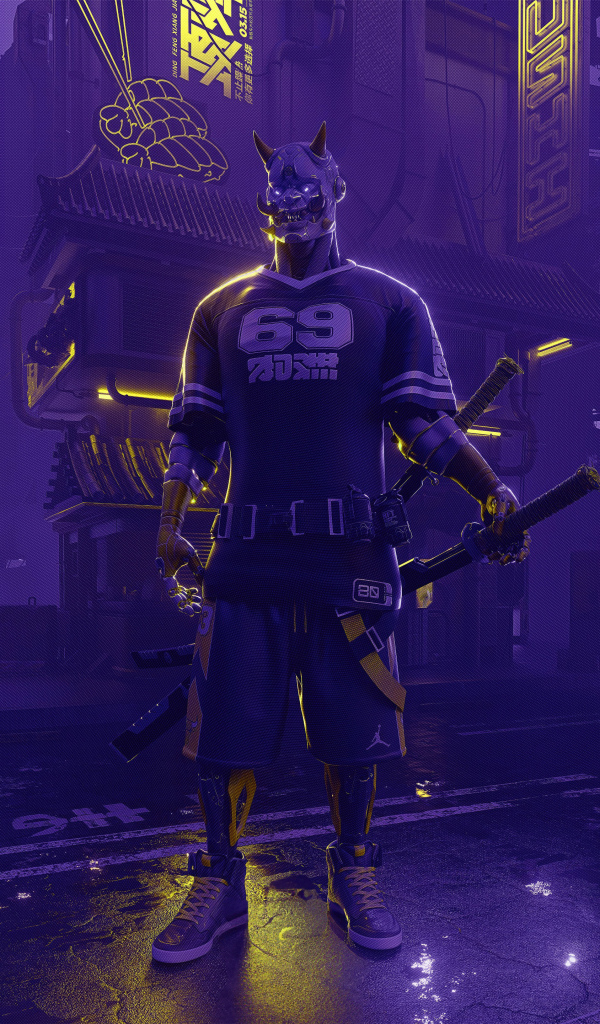 Мужчина в спортивном костюме и маске демона