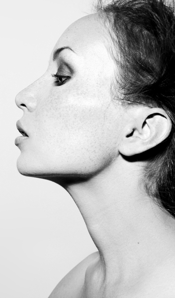 Лицо девушки вид сбоку
