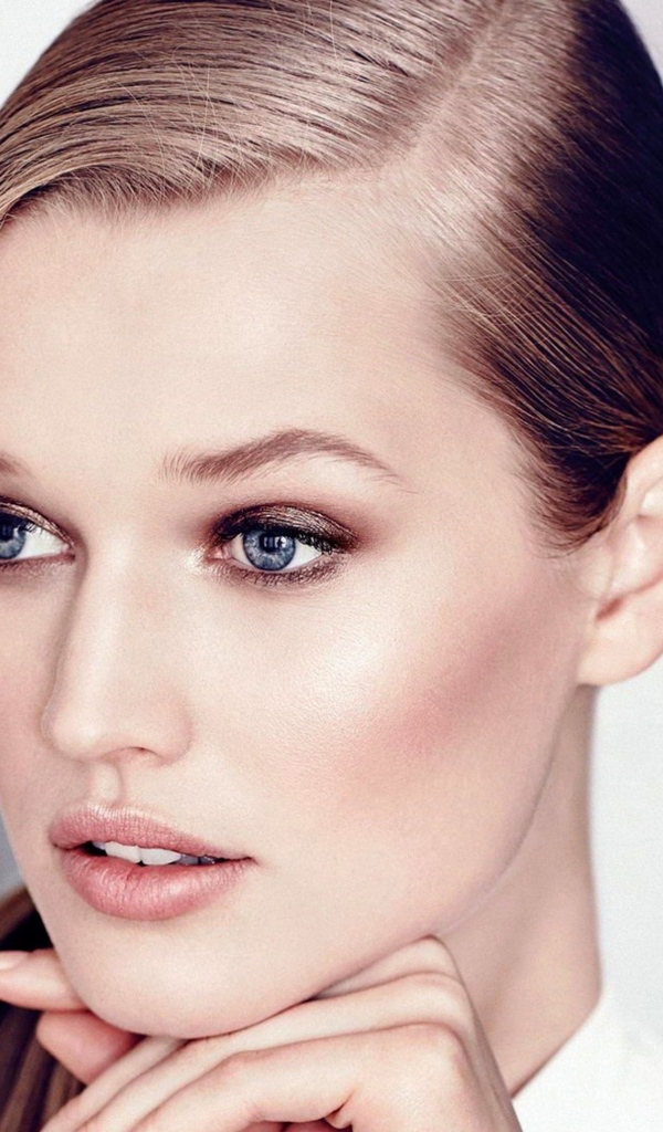 Голубоглазая модель Тони Гаррн