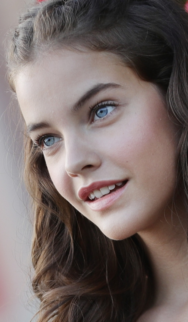 Молодая нежная девушка модель Барбара Палвин