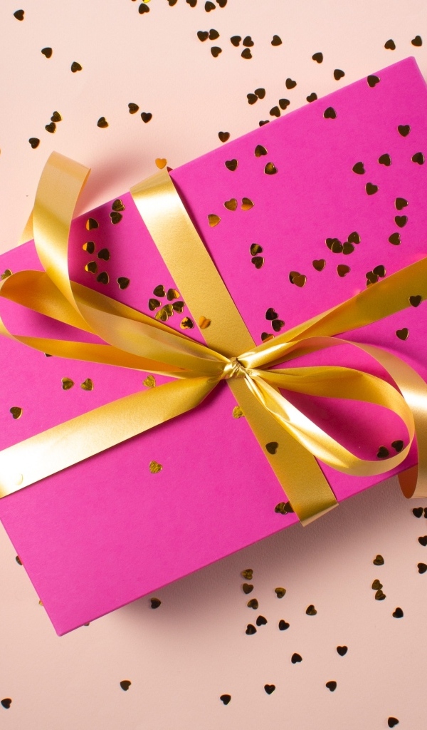 Большой розовый подарок с бантом из ленты