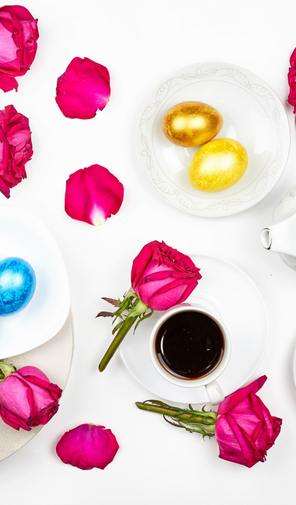 Розы и яйца на святой праздник Пасха