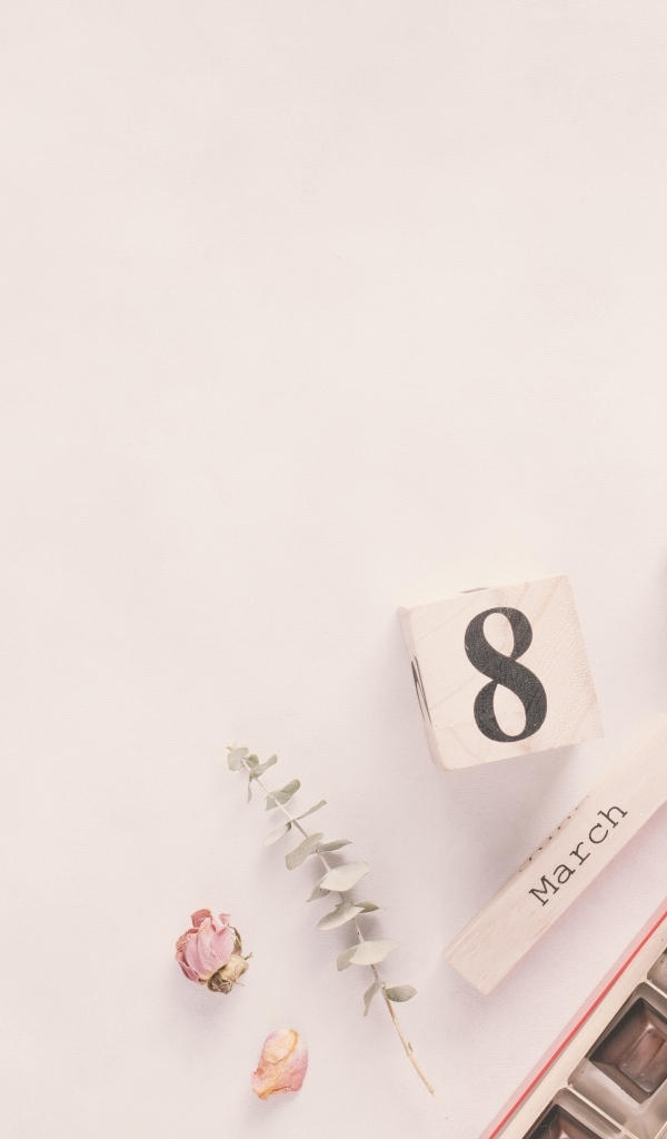 Подарки на розовом фоне для любимой на 8 марта