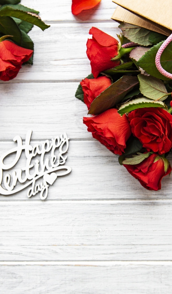 Много красных роз для любимой на 14 февраля