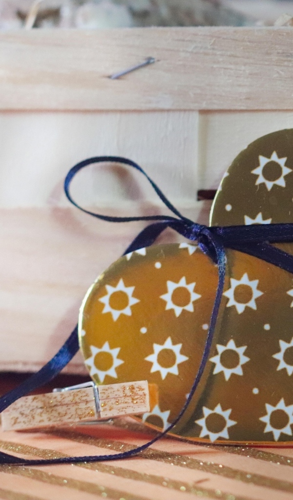 Больше сердце с деревянным ящиком