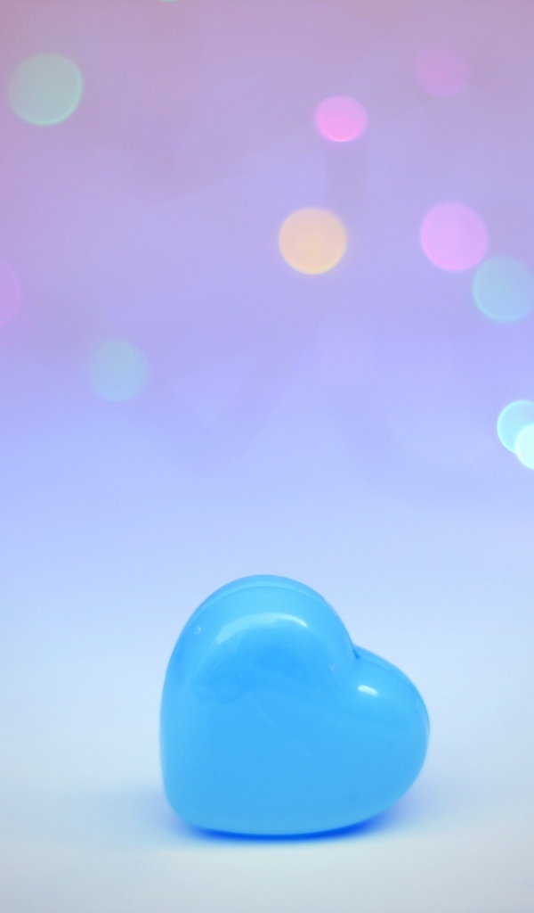 Голубое пластиковое сердце 